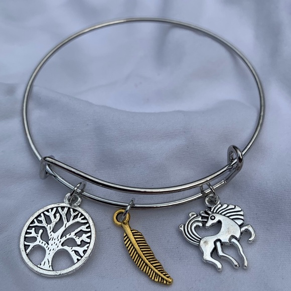 Brand New! Handmade! Adjustable Charm Bangle Bracelet! - Picture 4 of 4